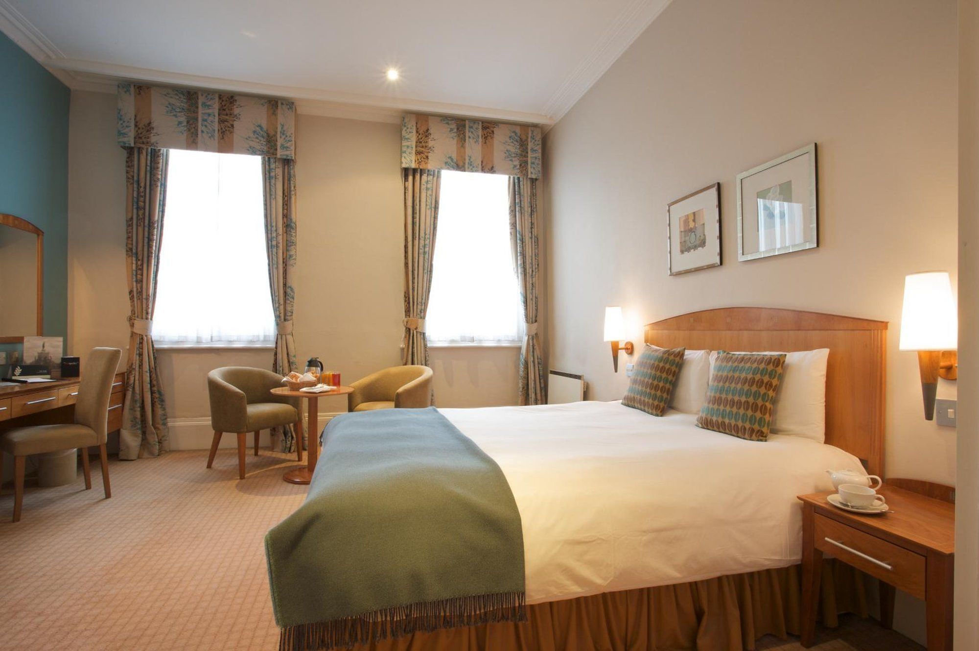 The Park Hotel Teddington Room photo